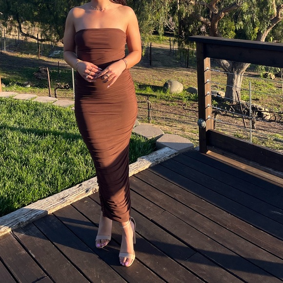 Chocolate brown strapless bodycon ruched mesh maxi dress. - Picture 6 of 6